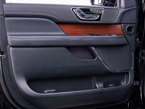 Used 2024 Lincoln Navigator Reserve AWD/4WD image 12