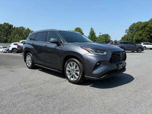 Used 2021 Toyota Highlander Limited FWD image 9