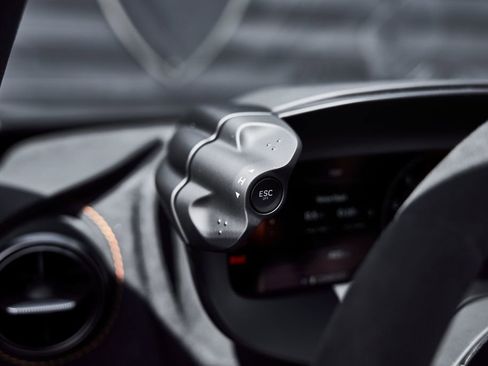 Used 2025 McLaren 750S Spider RWD image 58