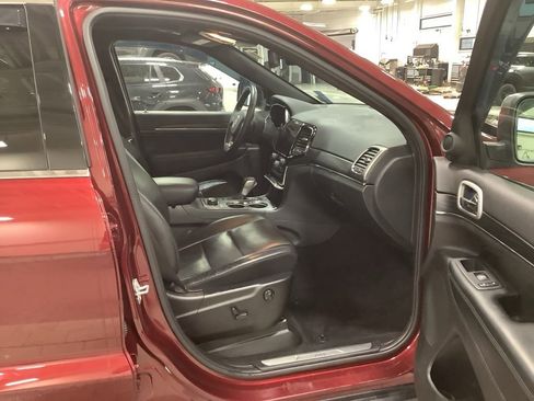 Certified 2020 Jeep Grand Cherokee Limited w/ Luxury Group II image 8