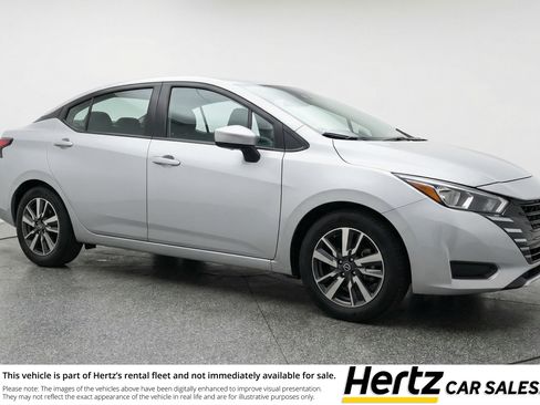 Used 2025 Nissan Versa SV image 1