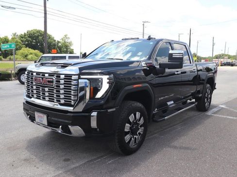Used 2024 GMC Sierra 2500 Denali AWD/4WD image 5