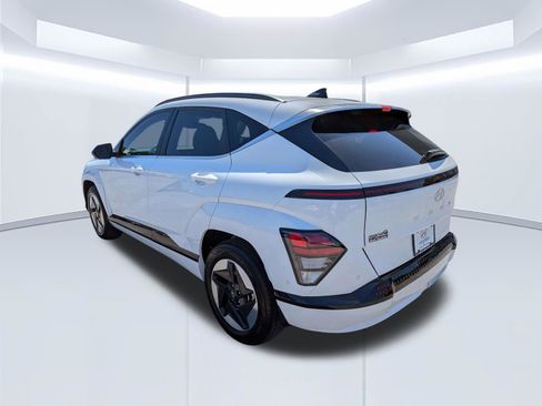 Certified 2025 Hyundai Kona Limited FWD image 6