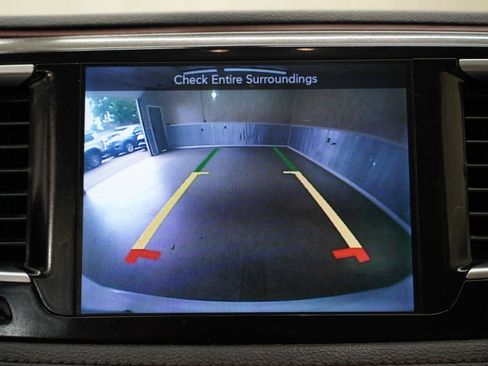 Used 2017 Chrysler Pacifica Limited w/ UConnect Theater Package FWD image 19