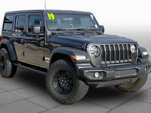 Used 2019 Jeep Wrangler Unlimited Sport S AWD/4WD image 2