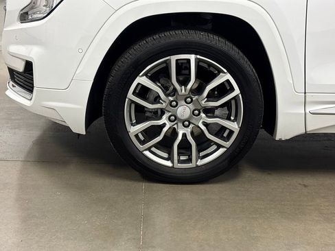 Used 2024 GMC Terrain Denali w/ Denali Premium Package AWD/4WD image 11