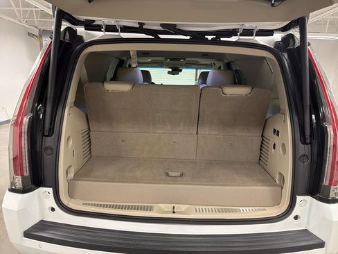Used 2019 Cadillac Escalade Premium Luxury RWD image 18