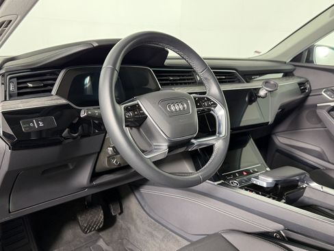 Used 2024 Audi Q8 e-tron Premium Plus AWD/4WD image 3