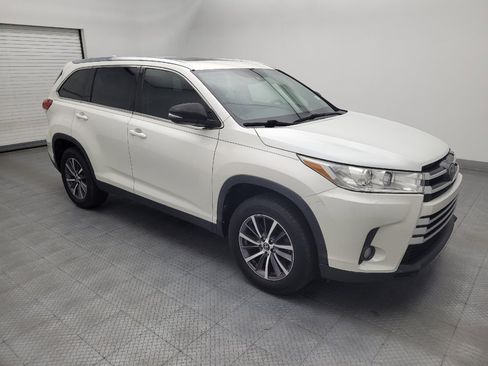 Used 2019 Toyota Highlander XLE FWD image 11