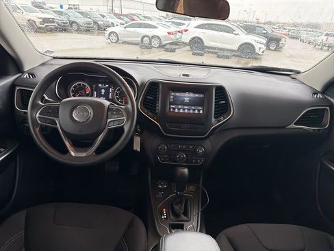 Used 2019 Jeep Cherokee Latitude w/ Popular Appearance Group image 5