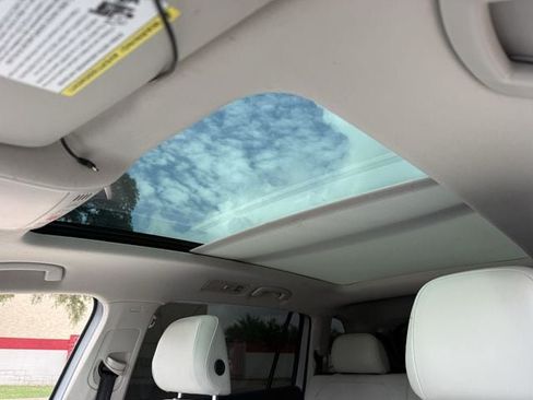 Used 2020 Volkswagen Tiguan SE w/ Panoramic Sunroof Package FWD image 23