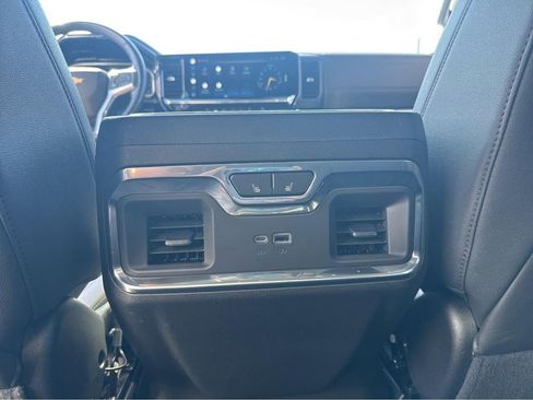 Used 2022 Chevrolet Silverado 1500 LTZ w/ Technology Package AWD/4WD image 32