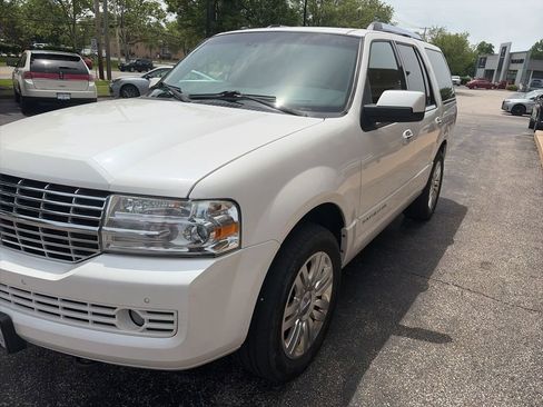 Used 2013 Lincoln Navigator 4WD image 1