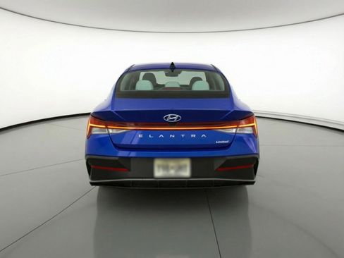 Used 2025 Hyundai Elantra Limited image 7