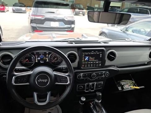 Used 2021 Jeep Gladiator Overland image 2
