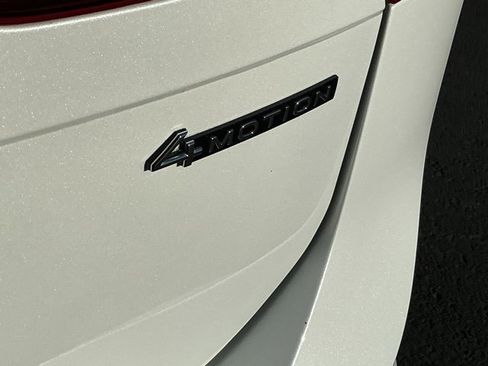 Used 2024 Volkswagen Tiguan SE R-Line image 7