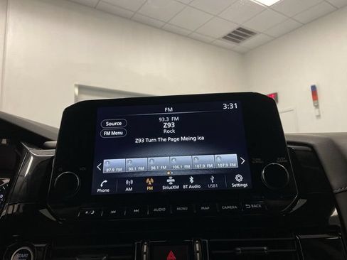 Used 2024 Nissan Pathfinder SL w/ Black Appearance Package AWD/4WD image 16