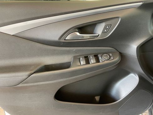 Used 2025 Buick Envista Preferred image 18