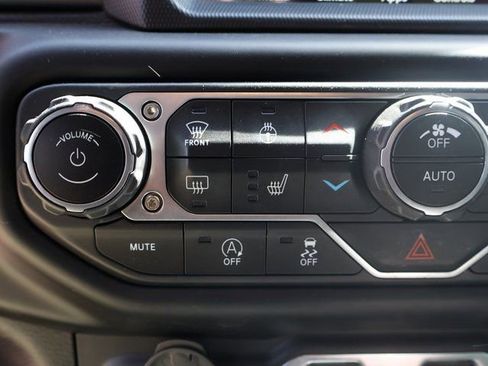 Used 2019 Jeep Wrangler Unlimited Rubicon w/ Uconnect 4C Nav & Sound Group AWD/4WD image 24