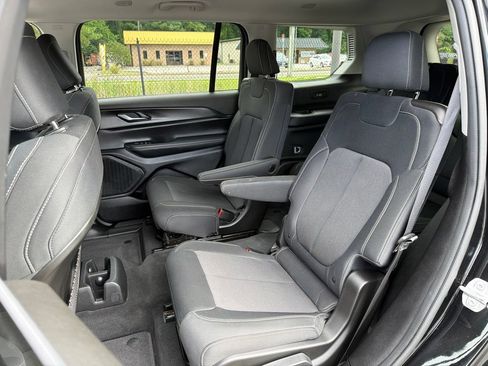 Used 2023 Jeep Grand Cherokee L Laredo w/ Luxury Tech Group I AWD/4WD image 19