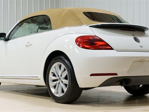 Used 2013 Volkswagen Beetle TDI FWD image 5