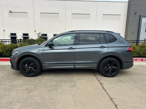 Used 2024 Volkswagen Tiguan SE R-Line AWD/4WD image 4