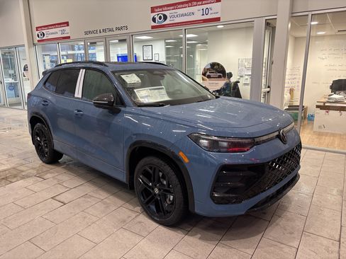 New 2026 Volkswagen Tiguan SE R-Line image 3