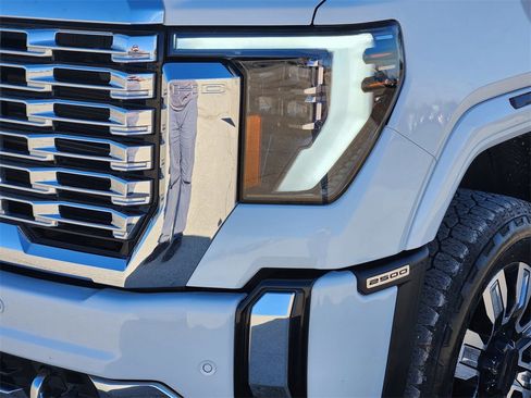 Used 2024 GMC Sierra 2500 Denali w/ Denali Reserve Package image 9