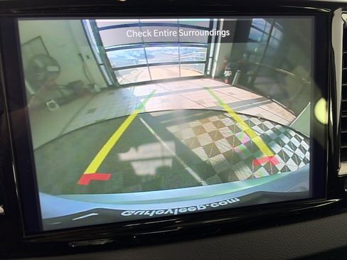 Used 2024 Chrysler Pacifica Touring-L image 22