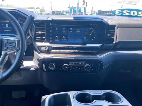 Used 2023 Chevrolet Silverado 1500 LT AWD/4WD image 6