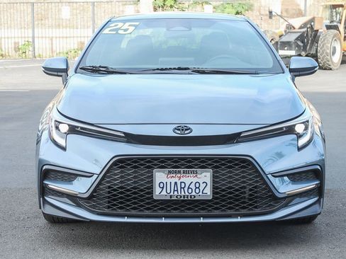 Used 2025 Toyota Corolla SE image 2