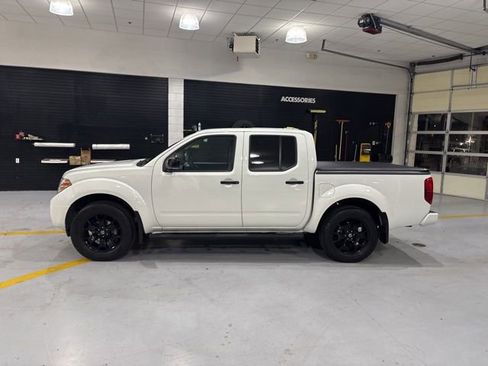 Used 2021 Nissan Frontier SV w/ Midnight Edition Floor Mats AWD/4WD image 5