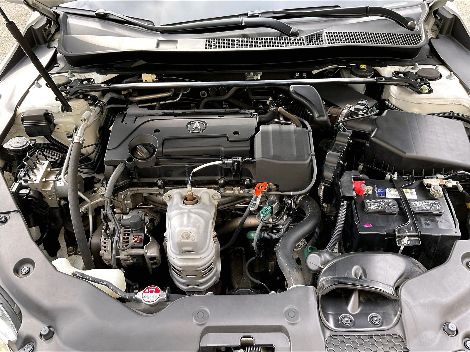 Used 2016 Acura TLX FWD image 9