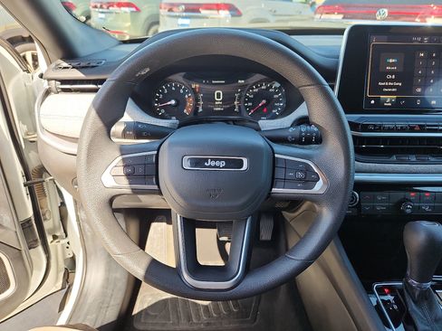 Used 2025 Jeep Compass Sport image 16