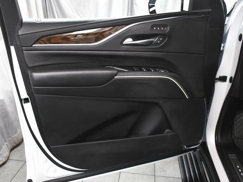 Used 2023 Cadillac Escalade ESV Sport Platinum AWD/4WD image 9