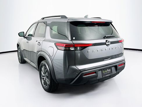 Used 2024 Nissan Pathfinder SV image 5
