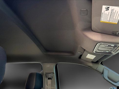 Used 2025 Chevrolet Silverado 2500 LT w/ Convenience Package image 28