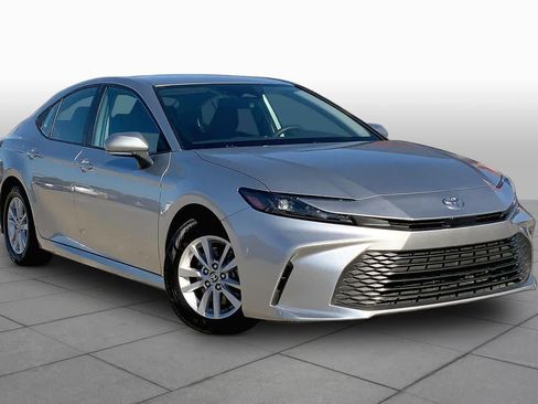 Used 2025 Toyota Camry LE FWD image 3