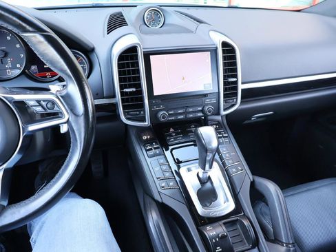 Used 2018 Porsche Cayenne Platinum Edition image 45