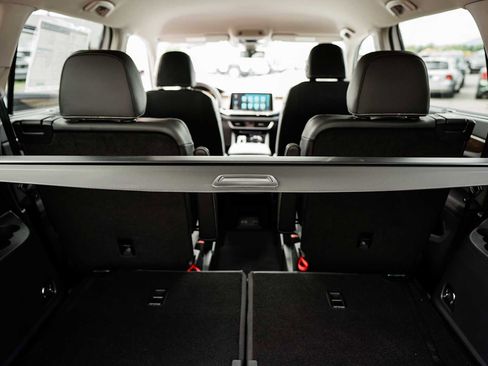 New 2025 Volkswagen Atlas SE image 43