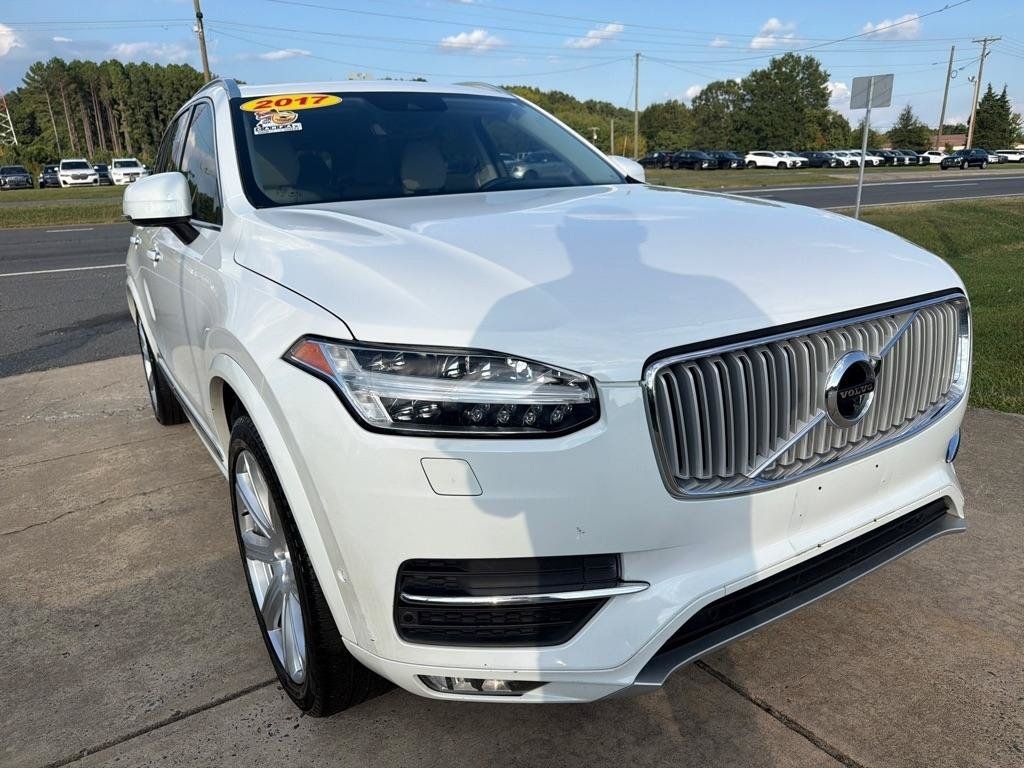 Used 2017 Volvo XC90 T6 Inscription w/ Vision Package AWD/4WD image 2