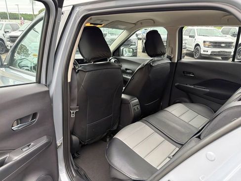 Used 2024 Nissan Kicks SV FWD image 15