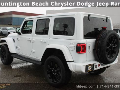 Used 2021 Jeep Wrangler Unlimited Sahara image 6