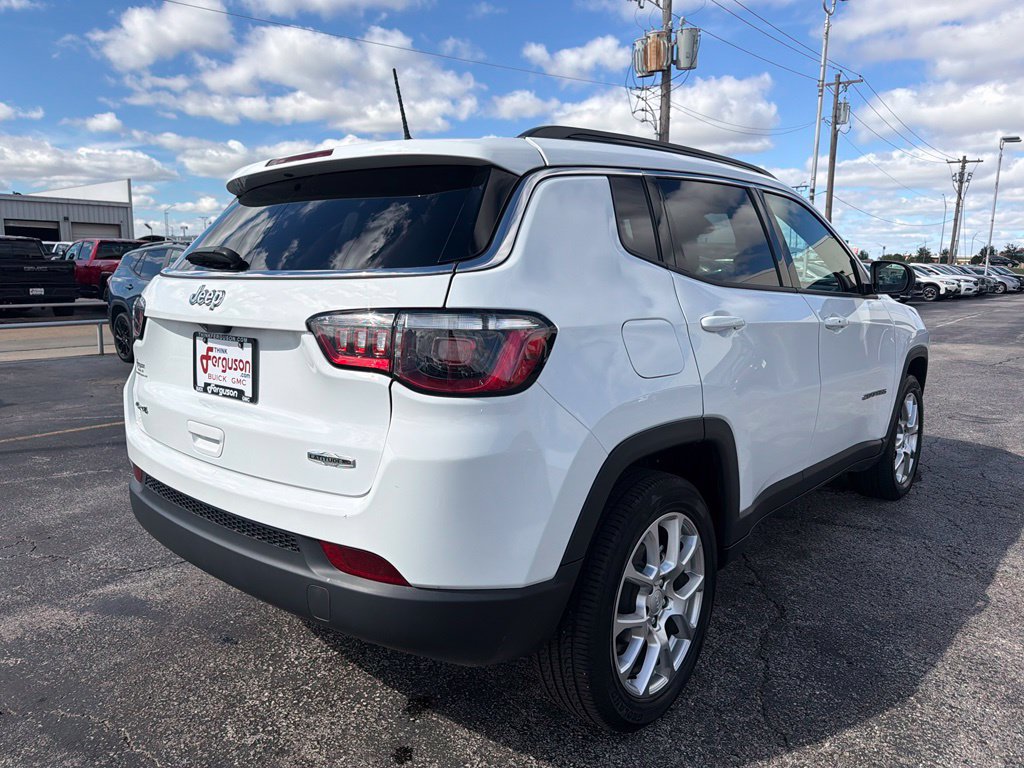 Used 2023 Jeep Compass Latitude AWD/4WD image 3
