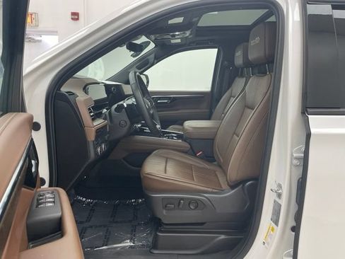 Used 2025 Chevrolet Tahoe High Country AWD/4WD image 8