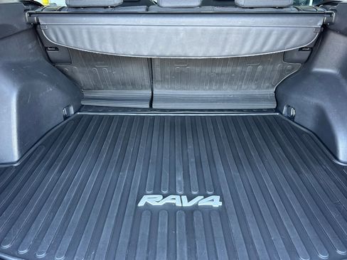 Used 2021 Toyota RAV4 LE AWD/4WD image 15
