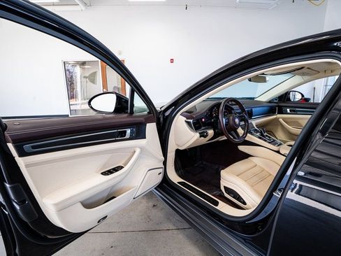Used 2023 Porsche Panamera Platinum Edition image 36