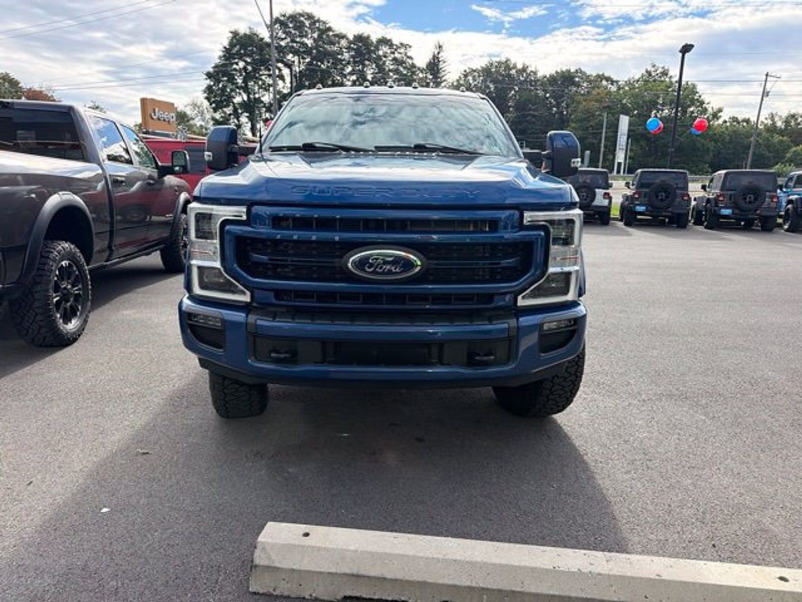 Used 2022 Ford F350 Lariat w/ Tremor Off-Road Package AWD/4WD image 2