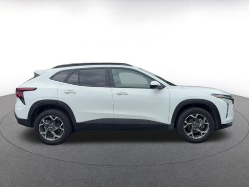 Used 2025 Chevrolet Trax LT FWD image 16