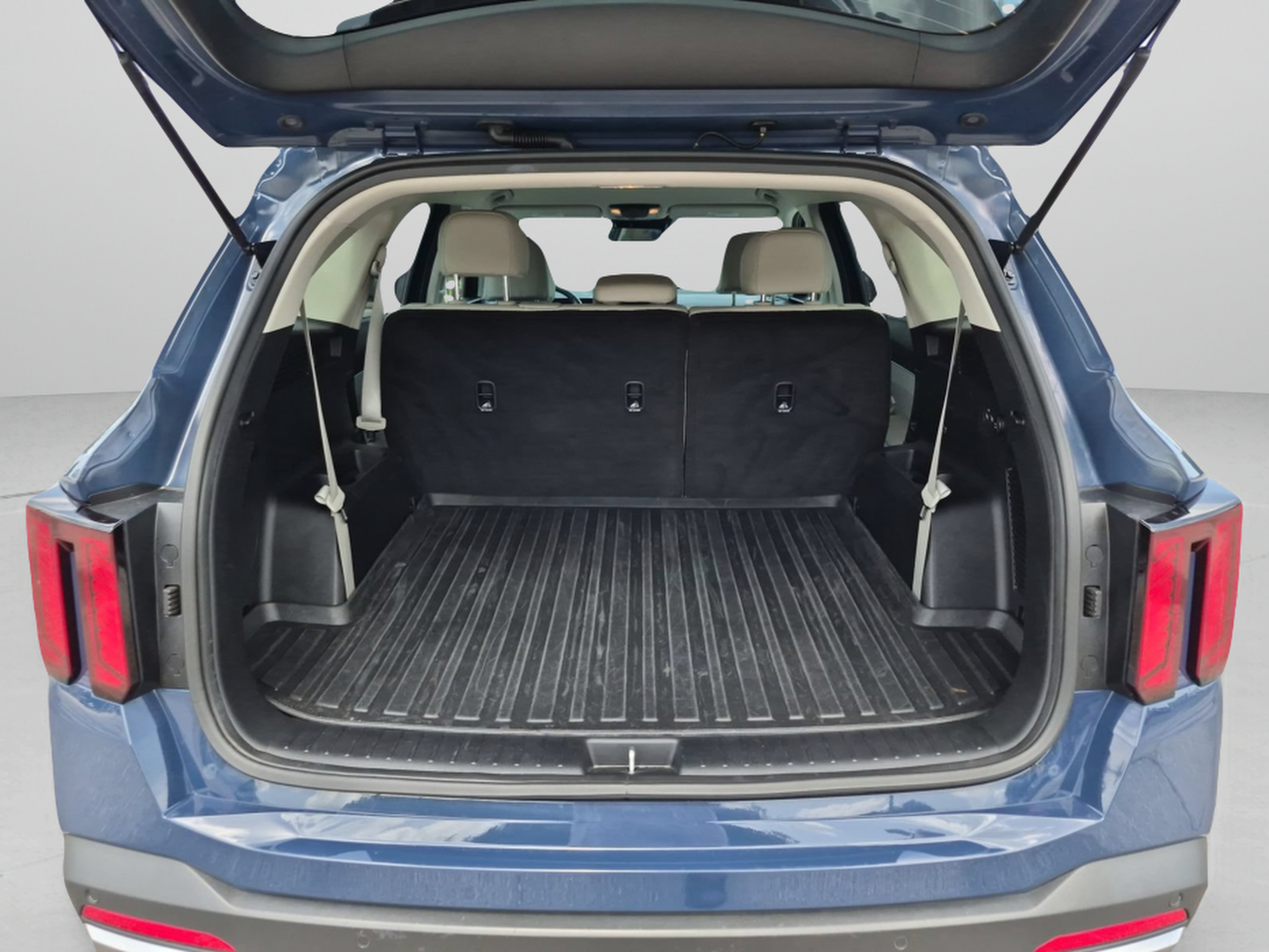 Certified 2025 Kia Sorento S FWD image 29